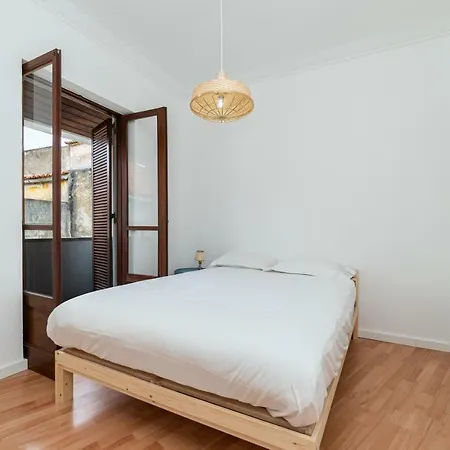 דירה 1 Bedroom Holiday Flat With Terrace In