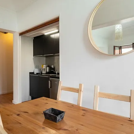 1 Bedroom Holiday Flat With Terrace In דירה קסקאיס