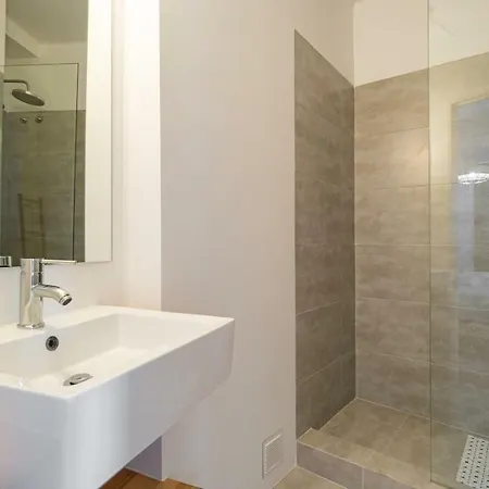 דירה 1 Bedroom Holiday Flat With Terrace In