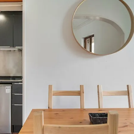1 Bedroom Holiday Flat With Terrace In דירה קסקאיס