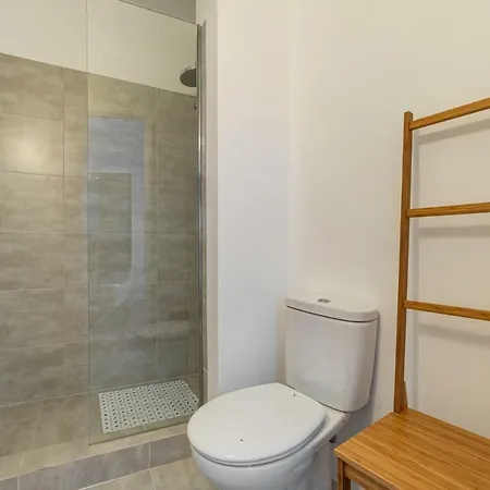 1 Bedroom Holiday Flat With Terrace In דירה קסקאיס